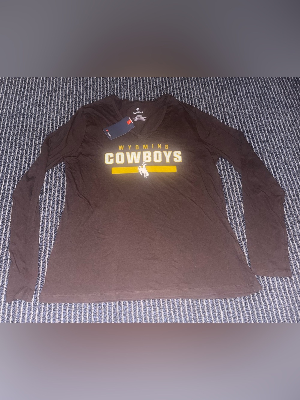 NWT University Of Wyoming Cowboys Women's XL Brown V Neck Long Sleeve